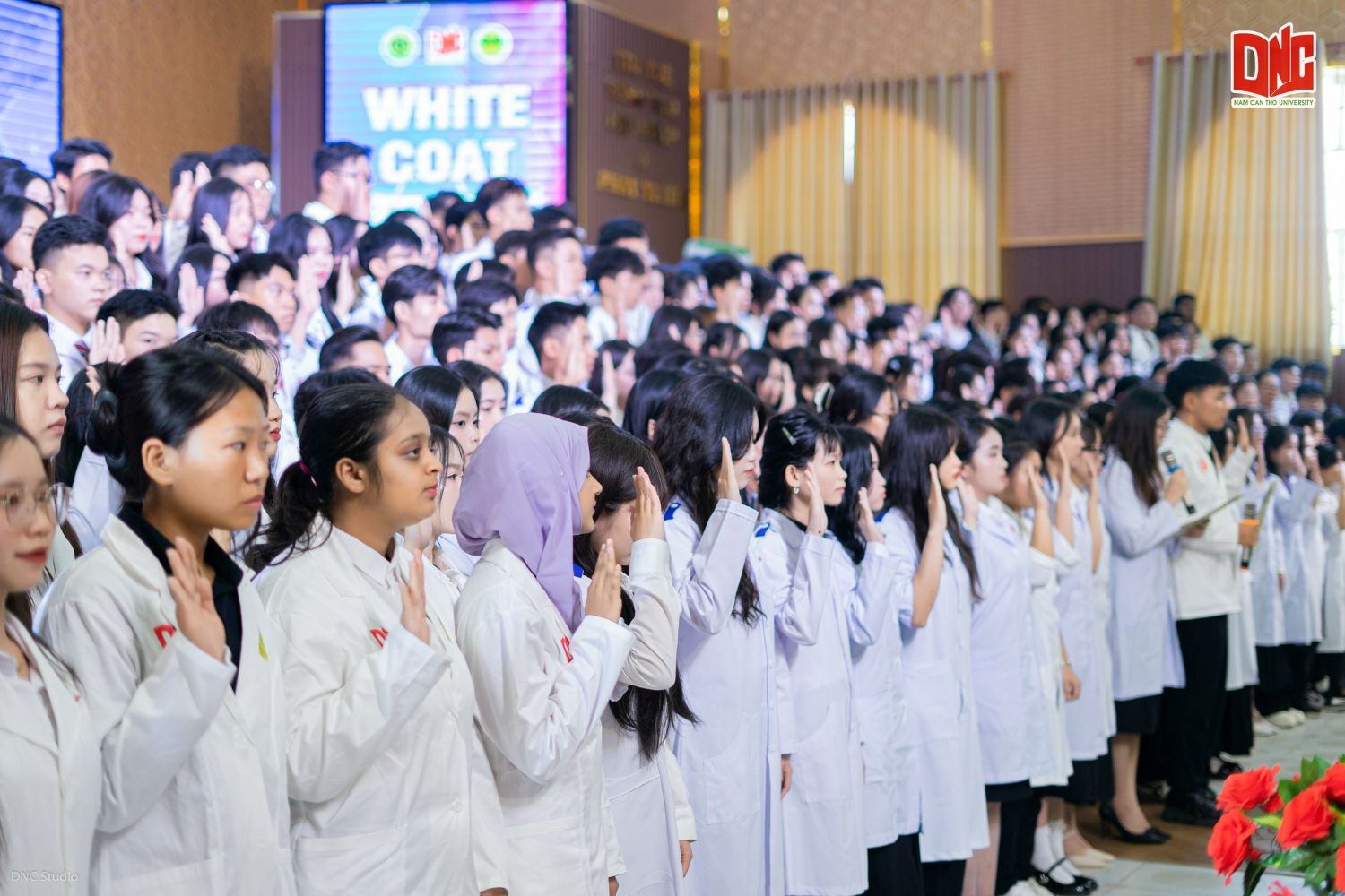 The Medical Ethics Oath Ceremony for First-Year Students of the 12th Cohort in Medicine and the Class of International Medical Students.